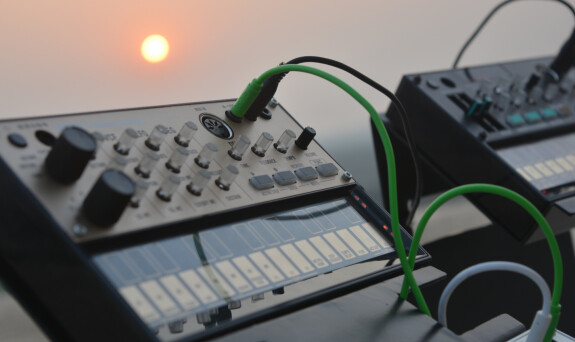 music controller foreground