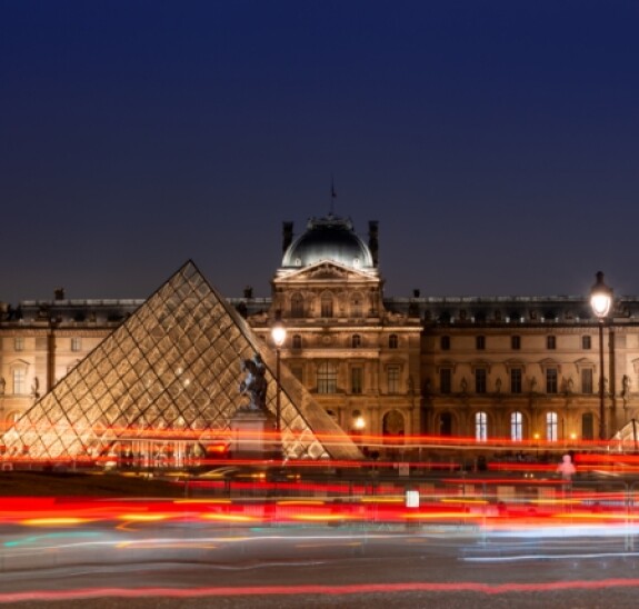 night paris building louvre museum illuminated by lights